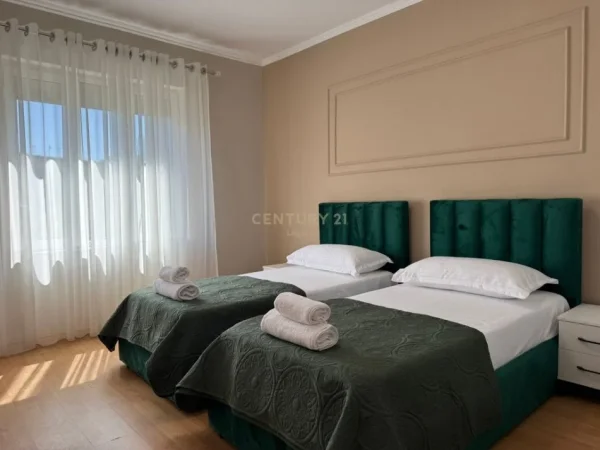 Tirane, jepet me qera apartament 2+1 Kati 2, 75 m² 1.200 € (KAFE FLORA)