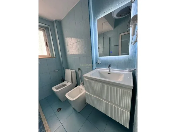 Tirane, jepet me qera apartament 2+1 Kati 2, 75 m² 1.200 € (KAFE FLORA)