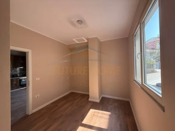 Tirane, shes apartament 2+1+Ballkon Kati 1, 70 m² 113.000 € (Shkoze)