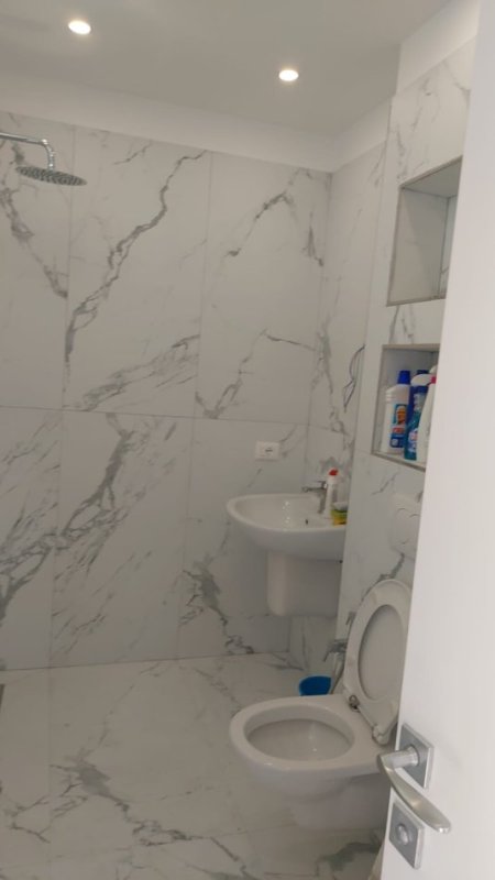 Tirane, jepet me qera apartament 1+1 Kati 9, 75 m² 600 € (FUSHA E AVIACIONIT)
