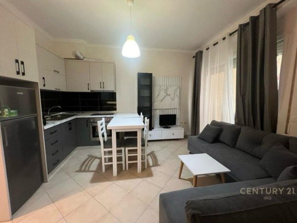 Tirane, jepet me qera apartament 2+1+Ballkon Kati 3, 60 m² 450 € (rruga Bill Klinton)
