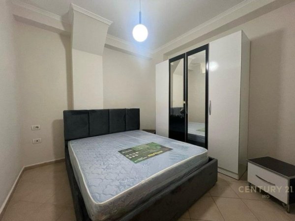 Tirane, jepet me qera apartament 2+1+Ballkon Kati 3, 60 m² 450 € (rruga Bill Klinton)