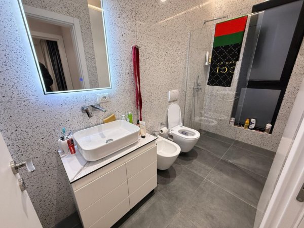 Tirane, jap me qera apartament 1+1+Ballkon Kati 4, 65 m² 500 € (rruga 29 nentori casa italia)