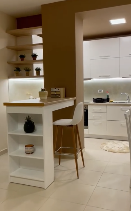 Tirane, jepet me qera apartament 1+1+Ballkon Kati 3, 65 m² 550 € (Liqeni i Thate)