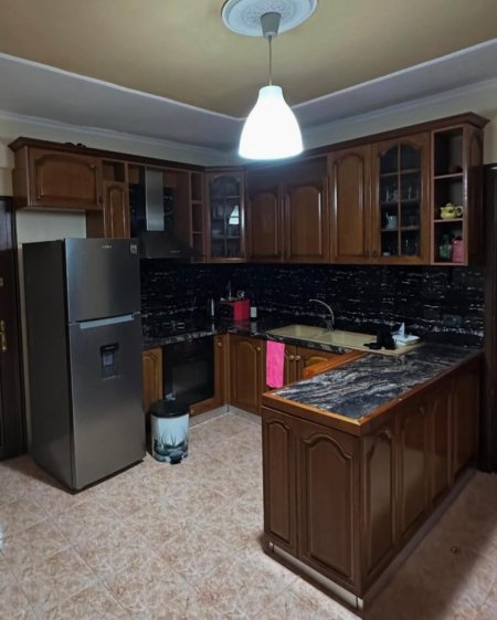 Tirane, jepet me qera apartament 2+1+Ballkon Kati 6, 105 m² 550 € (Laprake, Rruga Dritan Hoxha)