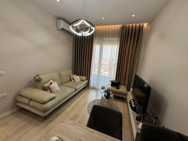 Tirane, jap me qera apartament 1+1+Ballkon Kati 9, 60 m² 550 € (rruga Artan Kenja kompleksi magnet)