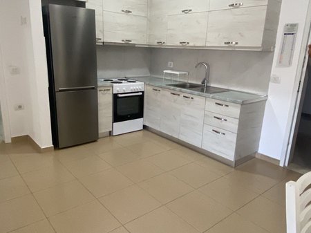 Tirane, jepet me qera apartament 1+1+Ballkon Kati 2, 71 m² 590 € 