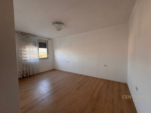 Tirane, jepet me qera apartament 1+1 Kati 9, 67 m² 400 € (Yzberisht)