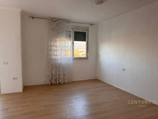 Tirane, jepet me qera apartament 1+1 Kati 9, 67 m² 400 € (Yzberisht)