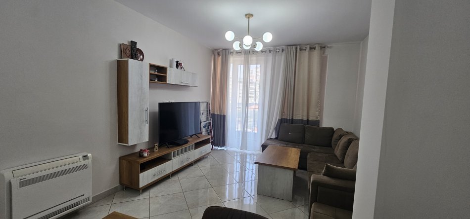 Tirane, jepet me qera apartament 1+1 Kati 4, 76 m² 500 € (Kompleksi Turdiu)
