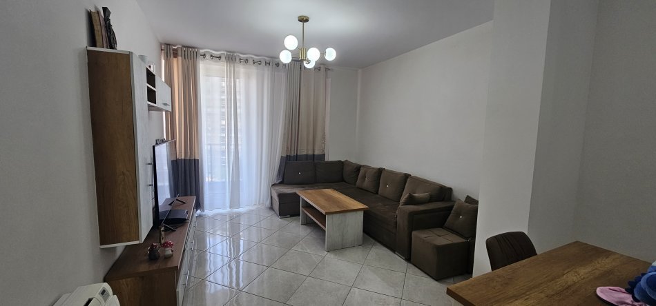 Tirane, jepet me qera apartament 1+1 Kati 4, 76 m² 500 € (Kompleksi Turdiu)