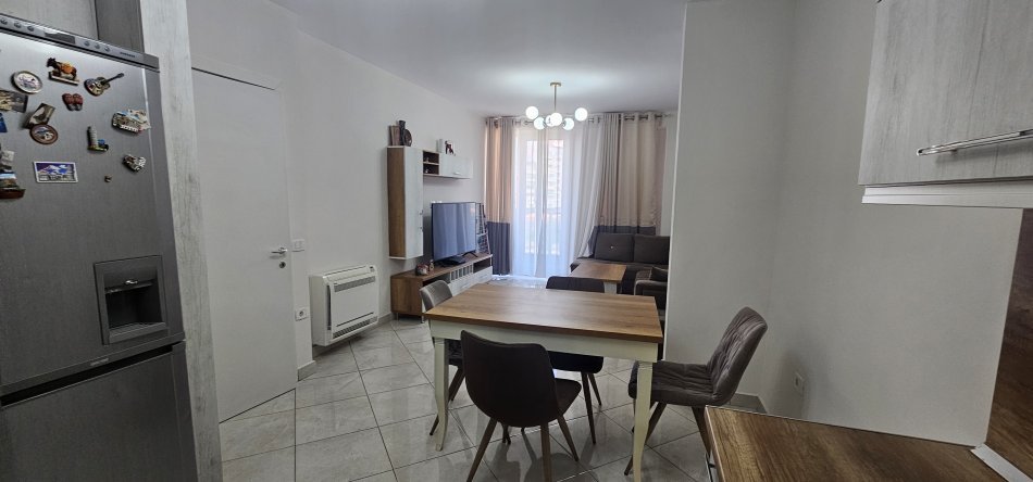 Tirane, jepet me qera apartament 1+1 Kati 4, 76 m² 500 € (Kompleksi Turdiu)
