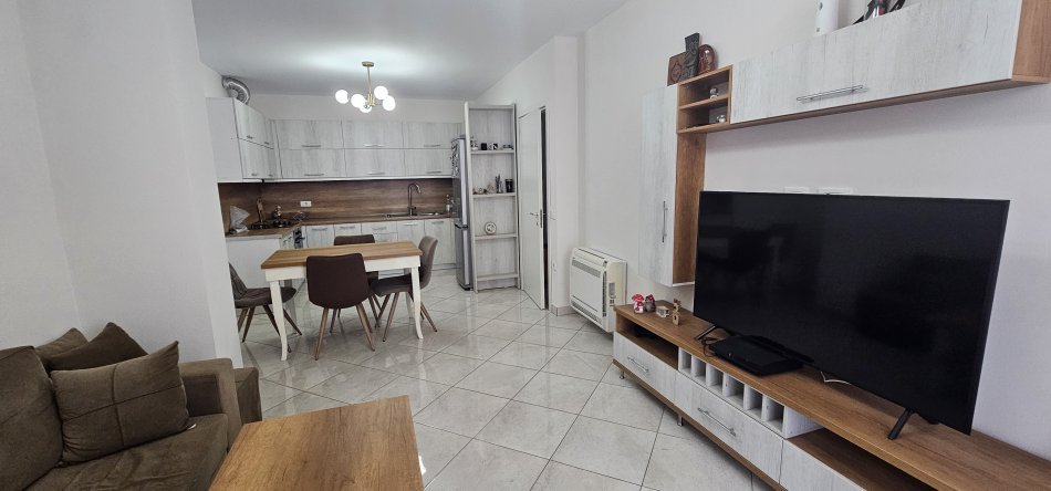 Tirane, jepet me qera apartament 1+1 Kati 4, 76 m² 500 € (Kompleksi Turdiu)