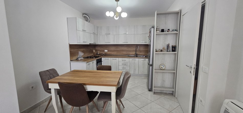 Tirane, jepet me qera apartament 1+1 Kati 4, 76 m² 500 € (Kompleksi Turdiu)