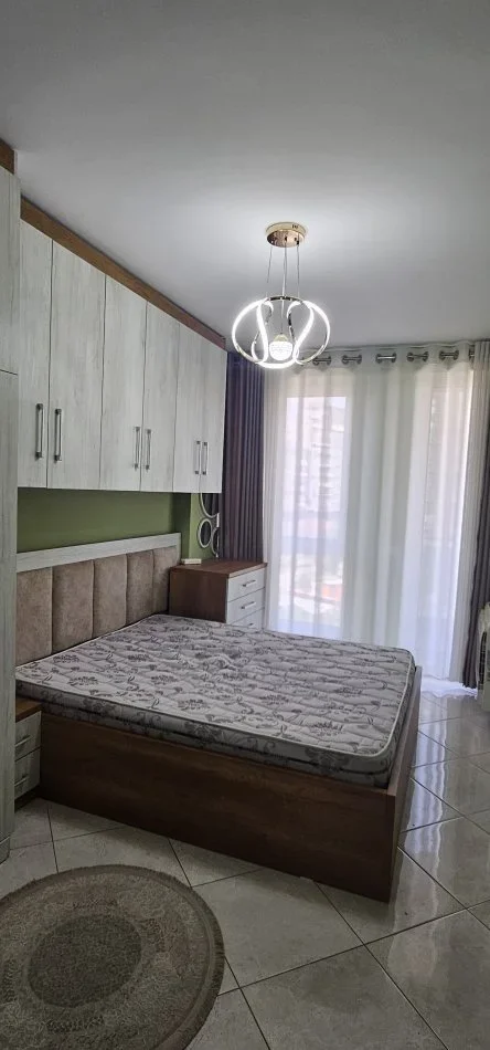 Tirane, jepet me qera apartament 1+1 Kati 4, 76 m² 500 € (Kompleksi Turdiu)
