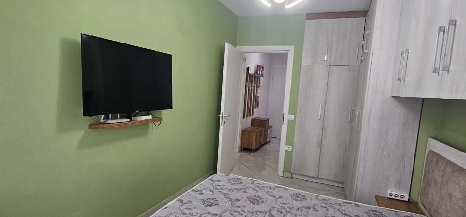 Tirane, jepet me qera apartament 1+1 Kati 4, 76 m² 500 € (Kompleksi Turdiu)