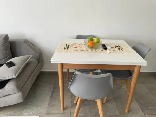 Tirane, jepet me qera apartament 1+1+Ballkon Kati 6, 70 m² 400 € (Rruga Sokrah Miho)