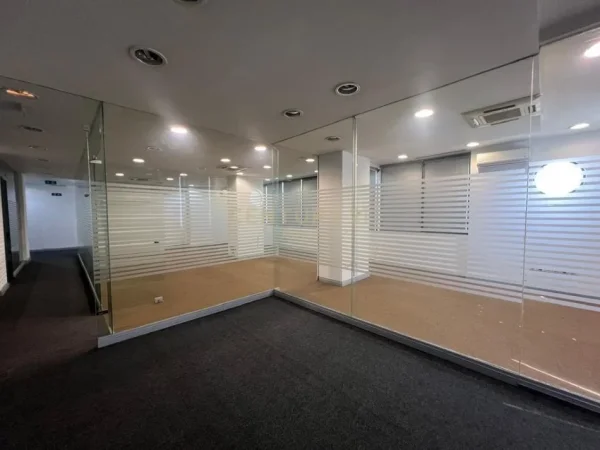 Tirane, jepet me qera zyre Kati 4, 235 m² 2.500 € (ZOGUT TE ZI)