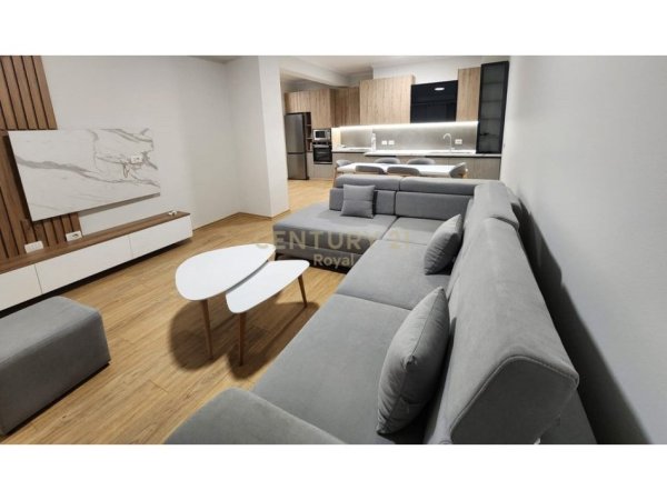 Tirane, jepet me qera apartament 2+1 Kati 4, 131 m² 900 € (ZOGU I ZI)