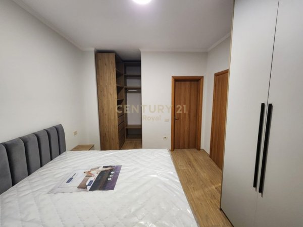 Tirane, jepet me qera apartament 2+1 Kati 4, 131 m² 900 € (ZOGU I ZI)