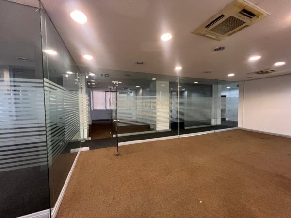 Tirane, jepet me qera apartament 2+1 Kati 4, 131 m² 900 € (ZOGU I ZI)