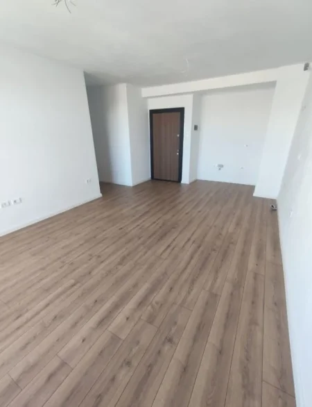 Tirane, shes apartament 1+1+Ballkon Kati 4, 63 m² 83.000 € (rruga Pano Lula Kompleksi Tom Doshi Shkoze)