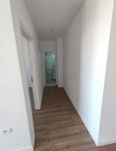 Tirane, shes apartament 1+1+Ballkon Kati 4, 63 m² 83.000 € (rruga Pano Lula Kompleksi Tom Doshi Shkoze)