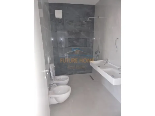 Tirane, jepet me qera apartament 2+1 Kati 5, 83 m² 1.300 € (Rruga Ali Begeja mbrapa 9katësheve)