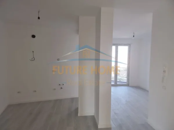 Tirane, jepet me qera apartament 2+1 Kati 5, 83 m² 1.300 € (Rruga Ali Begeja mbrapa 9katësheve)