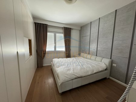 Tirane, jepet me qera apartament 1+1+Ballkon Kati 3, 65 m² 650 € 