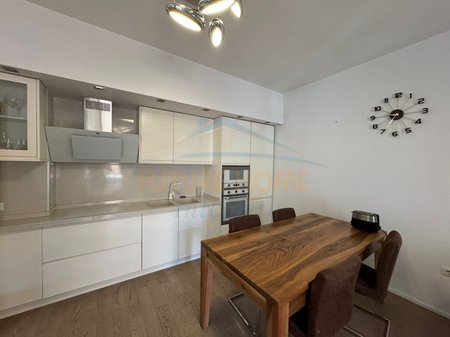 Tirane, jepet me qera apartament 1+1+Ballkon Kati 3, 65 m² 650 € 