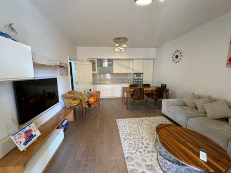 Tirane, jepet me qera apartament 1+1+Ballkon Kati 3, 65 m² 650 € 