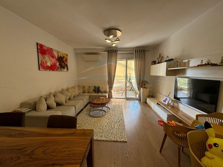 Tirane, jepet me qera apartament 1+1+Ballkon Kati 3, 65 m² 650 € 
