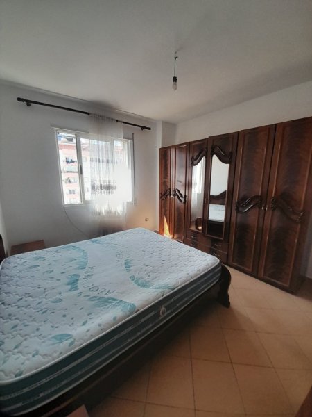 Tirane, jepet me qera apartament 2+1+Ballkon Kati 6, 90 m² 400 € (Pranë Resorant Freskut)