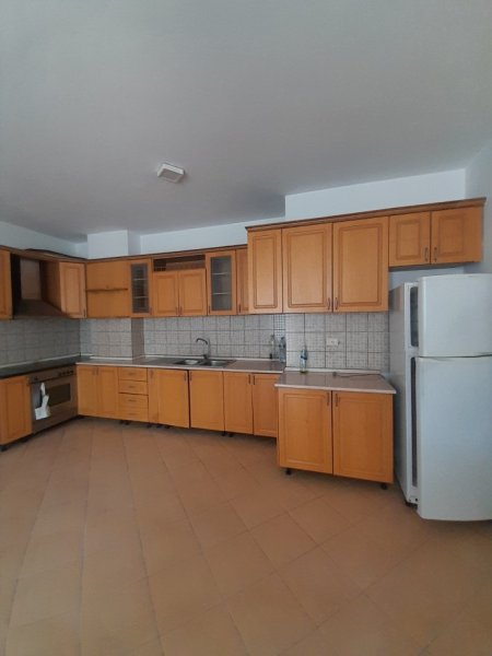 Tirane, jepet me qera apartament 2+1+Ballkon Kati 6, 90 m² 400 € (Pranë Resorant Freskut)
