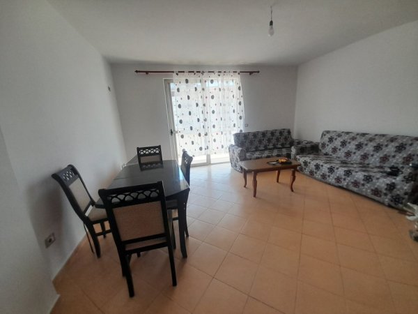 Tirane, jepet me qera apartament 2+1+Ballkon Kati 6, 90 m² 400 € (Pranë Resorant Freskut)