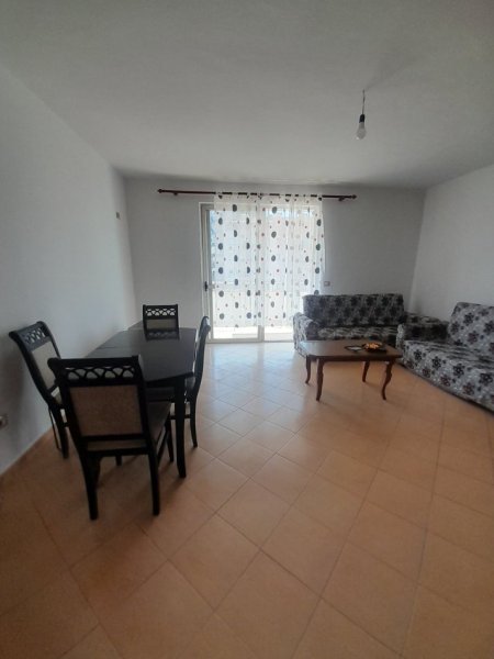 Tirane, jepet me qera apartament 2+1+Ballkon Kati 6, 90 m² 400 € (Pranë Resorant Freskut)