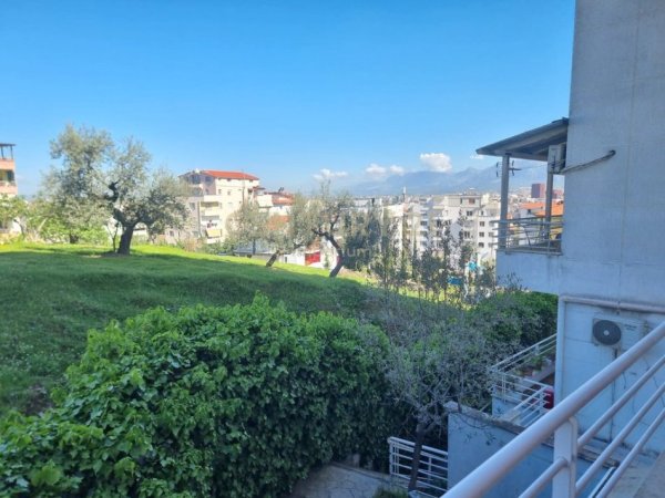 Tirane, jepet me qera apartament 1+1 Kati 2, 66 m² 400 € (Prane Fondacionit Eleonora)