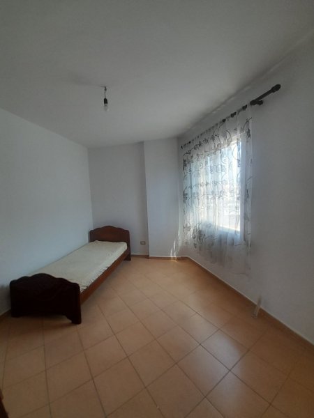 Tirane, jepet me qera apartament 2+1+Ballkon Kati 6, 90 m² 400 € (Pranë Resorant Freskut)
