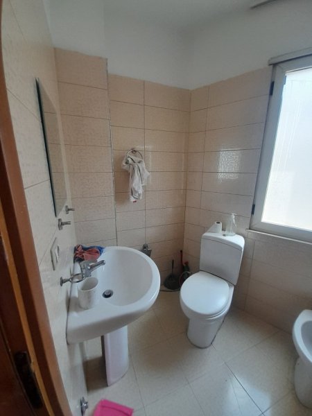 Tirane, jepet me qera apartament 2+1+Ballkon Kati 6, 90 m² 400 € (Pranë Resorant Freskut)