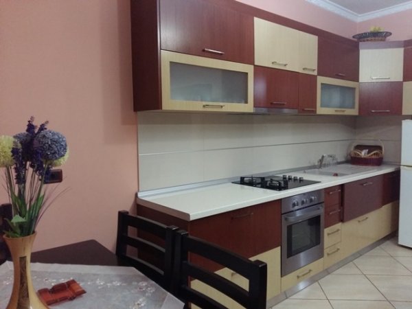 Tirane, jepet me qera apartament 2+1+Ballkon Kati 4, 96 m² (ne rrugen 3 Deshmoret Yzberisht Tirane)