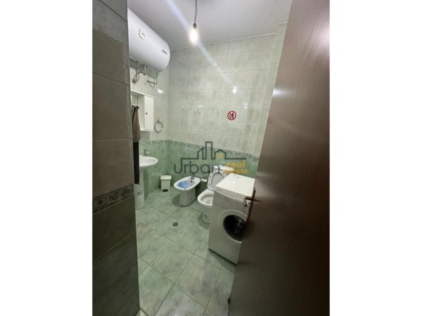 Tirane, jepet me qera zyre Kati 2, 140 m² 1.000 € (Stacioni i Trenit)
