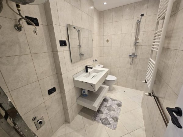Tirane, shitet apartament 2+1+Ballkon Kati 3, 110 m² 348.000 € (Gjimnazi Petro Nini Luarasi)