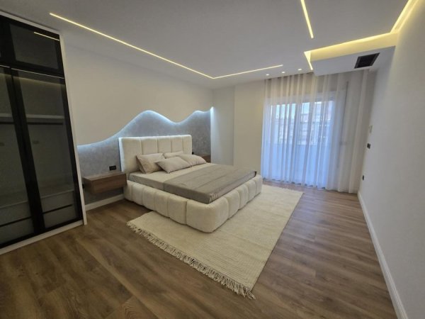 Tirane, shitet apartament 2+1+Ballkon Kati 3, 110 m² 348.000 € (Gjimnazi Petro Nini Luarasi)