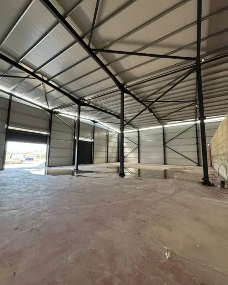 Tirane, jepet me qera ambjent biznesi Kati 0, 2.200 m² (Kashar)