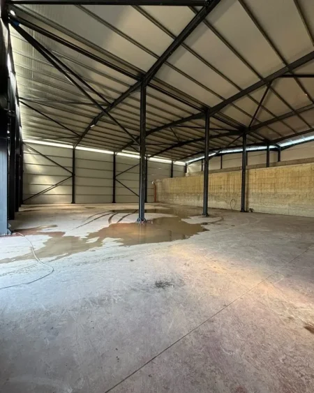 Tirane, jepet me qera ambjent biznesi Kati 0, 2.200 m² (Kashar)