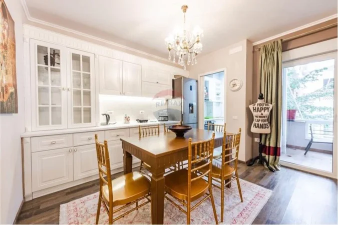Tirane, jepet me qera apartament 2+1+Aneks+Ballkon Kati 2, 101 m² 1.000 € 