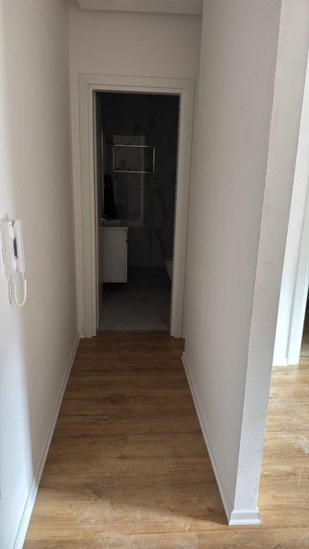 Tirane, jepet me qera zyre Kati 3, 60 m² 550 € (LAPRAKE)