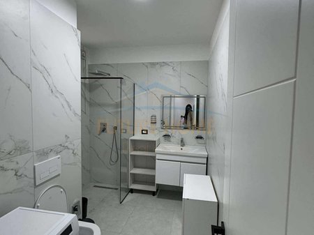 Tirane, jepet me qera apartament 2+1+Ballkon Kati 3, 850 € 