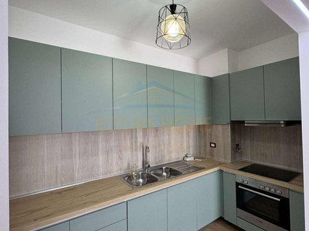 Tirane, jepet me qera apartament 2+1+Ballkon Kati 3, 850 € 